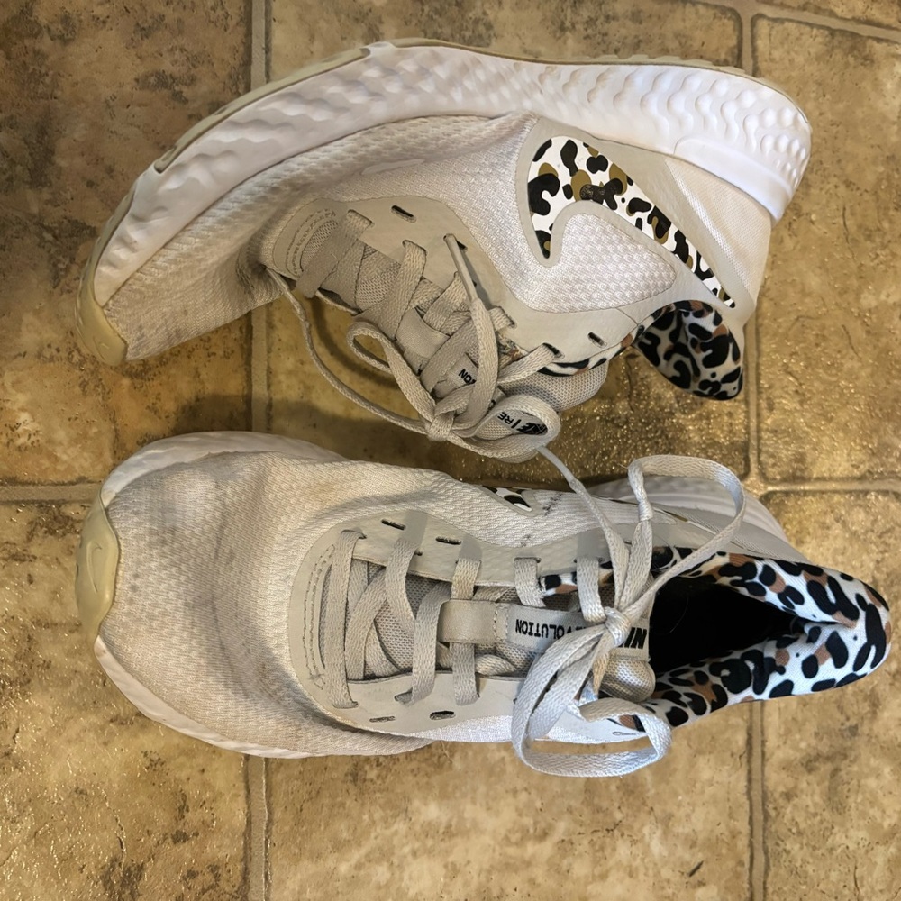 Nike revolution 5 premium leopard sneakers size 6.5 - Picture 1 of 7